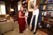Президент Джордж Буш-младший приветствует Его Святейшество Далай-ламу в президентском центре в Далласе. Штат Техас, США. 1 июля 2015 г. Фото: Центр Буша