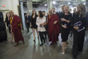 Его Святейшество Далай-лама прибыл в Хонда-центр в первый день трехдневного саммита, посвященного глобальному состраданию. Аннахайм, штат Калифорния, США. 5 июля 2015 г. Фото: Тензин Чойджор (офис ЕСДЛ)