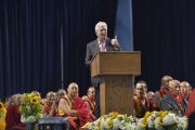 Ричард Гир произносит речь не праздновании 80-летия Его Святейшества Далай-ламы. Нью-Йорк, США. 10 июля 2015 г. Фото: Тензин Чойджор (офис ЕСДЛ)