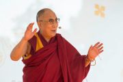 Его Святейшество Далай-лама выступает с лекцией в висбаденском Курпарке. Висбаден, Гессен, Германия. 12 июля 2015 г. Фото: Мануэль Бауэр