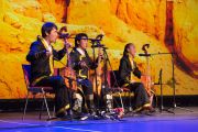 Выступление монгольских музыкантов на праздновании 80-летия Его Святейшества Далай-ламы в концертном зале "Ярхундертхалле". Франкфурт, Германия. 13 июля 2015 г. Фото: Мануэль Бауэр
