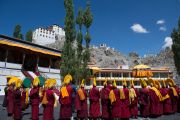 В монастыре Спитук монахи ожидают прибытия Его Святейшества Далай-ламы. Ле, Ладак, штат Джамму и Кашмир, Индия. 27 июля 2015 г. Фото: Тензин Чойджор (офис ЕСДЛ)