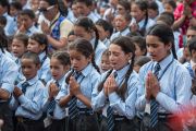 Младшие ученики школы Джамьянг поют "Слова истины" перед началом лекции Его Святейшества Далай-ламы. Ле, Ладак, штат Джамму и Кашмир, Индия. 28 июля 2015 г. Фото: Тензин Чойджор (офис ЕСДЛ)