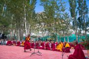 Бакула Ринпоче участвует в философском диспуте в присутствии Его Святейшества Далай-ламы. Ле, Ладак, штат Джамму и Кашмир, Индия. 29 июля 2015 г. Фото: Тензин Чойджор (офис ЕСДЛ)