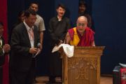 Его Святейшество Далай-лама выступает перед членами и гостями Ладакского горного совета по развитию. Ле, Ладак, штат Джамму и Кашмир, Индия. 29 июля 2015 г. Фото: Тензин Чойджор (офис ЕСДЛ)