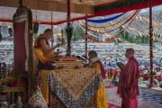 Его Святейшество Далай-лама дарует посвящение долгой жизни. Ле, Ладак, штат Джамму и Кашмир, Индия. 30 июля 2015 г. Фото: Тензин Чойджор (офис ЕСДЛ)