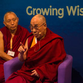 Далай-лама принял участие в диалоге «Взращивать мудрость, изменять людей»