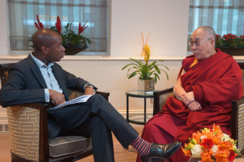 В Лондоне Далай-лама прочел публичную лекцию о нравственности и ненасилии