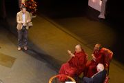 Вид с балкона театра "Лицеум" на сцену во время программы "Действовать во имя счастья" с участием Его Святейшества Далай-ламы. Лондон, Великобритания. 21 сентября 2015 г. Фото: Джереми Рассел (офис ЕСДЛ)