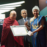 Далай-лама стал почетным гостем на первой церемонии вручения награды Сева Ратна, учрежденной в память об Абдуле Каламе