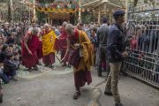Его Святейшество Далай-лама возвращается в свою резиденцию по завершении праздника в храме Тхекчен Чолинг. Дхарамсала, Индия. 3 ноября 2015 г. Фото: Тензин Чойджор (офис ЕСДЛ)