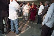 Его Святейшество Далай-лама дает короткое интервью перед началом второго дня конференции «Квантовая физика и философские воззрения мадхьямаки» в Университете им. Джавахарлала Неру. Дели, Индия. 13 ноября 2015 г. Фото: Тензин Чойджор (офис ЕСДЛ)