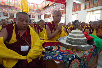 Далай-лама даровал посвящение Гухьясамаджи в тантрическом университете Гьюдмед