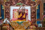 Его Святейшество Далай-лама дарует предварительное посвящение Гухьясамаджи в тантрическом монастыре Гьюдмед. Хунсур, штат Карнатака, Индия. 10 декабря 2015 г. Фото: Тензин Чойджор (офис ЕСДЛ)