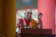 Его Святейшество Далай-лама выступает с речью на официальной церемонии в честь 26-й годовщины вручения ему Нобелевской премии мира. Хунсур, штат Карнатака, Индия. 10 декабря 2015 г. Фото: Тензин Чойджор (офис ЕСДЛ)