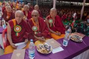 Настоятели и бывшие настоятели тибетских монастыре на торжественной церемонии освящения нового зала собраний в монастыре Ташилунпо. Билакуппе, штат Карнатака, Индия. 19 декабря 2015 г. Фото: Тензин Чойджор (офис ЕСДЛ)