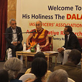 Далай-лама покинул монастырь Ташилунпо и отправился в Бангалор