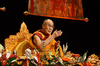 На понедельник запланировано выступление Далай-ламы в клинике Майо