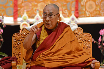 Далай-лама даровал учения по поэме «Восемь строф о преобразовании ума» и принял участие в экспертном обсуждении в Мэдисоне