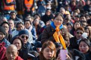 Некоторые трех тысяч тибетцев и друзей Тибета, собравшихся на площади перед Дворцом Наций в Женеве, чтобы послушать Его Святейшество Далай-ламу. Женева, Швейцария. 11 марта 2016 г. Фото: Оливье Адам