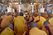 Во время церемонии посвящения в монахи в резиденции Его Святейшества Далай-ламы. Дхарамсала, Индия. 25 марта 2016 г. Фото: Тензин Дамчо (офис ЕСДЛ)