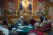 Профессор Пьерлуиджи Луизи делает доклад на конференции "Древнеиндийская философия и современная наука" в резиденции Его Святейшества Далай-ламы. Дхарамсала, Индия. 19 апреля 2016 г. Фото: Тензин Чойджор (офис ЕСДЛ)