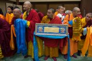 Монгольская делегация ожидает встречи с Его Святейшеством Далай-ламой в начале третьего дня учений. Осака, Япония. 12 мая 2016 г. Фото: Тензин Чойджор (офис ЕСДЛ)