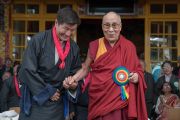 Его Святейшество Далай-лама и сикьонг Лобсанг Сенге во время торжественной церемонии, состоявшейся в главном тибетском храме. Дхарамсала, Индия. 27 мая 2016 г. Фото: Тензин Чойджор (офис ЕСДЛ)