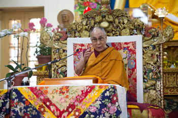 В Дхарамсале прошел второй день учений Далай-ламы по поэме Шантидевы «Путь бодхисаттвы» для группы индийских буддистов