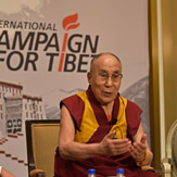 Дээрхийн Гэгээнтэн Далай Лам энэ өглөө Капитол Хиллд морилсон ба үдээс хойш “Төвөдийн андууд”-тай уулзав