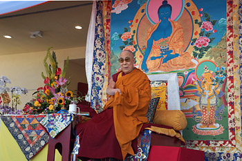 Далай-лама прочел публичную лекцию и даровал разрешения на практику Будды Медицины в Вестминстере