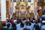 Его Святейшество Далай-лама во время первого дня трехдневных учений для тибетской молодежи. Дхарамсала, Индия. 1 июня 2016 г. Фото: Тензин Чойджор (офис ЕСДЛ)