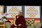 Его Святейшество Далай-лама отвечает на вопросы слушателей во время публичной лекции «Как сохранить покой ума в современном мире». Вашингтон, округ Колумбия, США. 13 июня 2016 г. Фото: Сонам Зоксанг