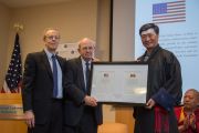Сикьонгу Лобсангу Сенге вручают награду Национального фонда демократии в знак признания демократического стиля управления Центральной тибетской администрации. Вашингтон, округ Колумбия, США. 15 июня 2016 г. Фото: Скотт Хенриксен