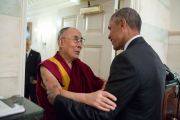 Президент США Барак Обама приветствует Его Святейшество Далай-ламу в Комнате карт Белого дома. Вашингтон, округ Колумбия, США. 15 июня 2016 г. Фото: Пит Соуза, пресс-служба Белого дома