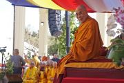 Его Святейшество Далай-лама в начале публичной лекции в буддийском храме Dieu Ngu. Вестминстер, штат Калифорния, США. 18 июня 2016 г. Фото: Джереми Рассел (офис ЕСДЛ)