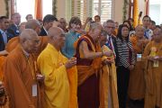Его Святейшество Далай-лама проводит ритуал освящения во время торжественной церемонии открытия вьетнамского буддийского храма Дзе Нгу (Dieu Ngu). Вестминстер, штат Калифорния, США. 19 июня 2016 г. Фото: Джереми Рассел (офис ЕСДЛ)