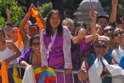 Тибетцы выражают почтение и поддержку Его Святейшеству Далай-ламе по окончании его визита в Капитолий. Сакраменто, штат Калифорния, США. 20 июня 2016 г. Фото: Джереми Рассел (офис ЕСДЛ)