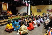 Члены Тибетской ассоциации штата Юта слушают наставления Его Святейшества Далай-ламы. Солт-Лейк-Сити, штат Юта, США. 22 июня 2016 г. Фото: Том Гоурли