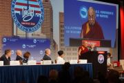 Его Святейшество Далай-лама выступает с обращением на Конференции мэров США. Индианаполис, штат Индиана, США. 26 июня 2016 г. Фото: Джереми Рассел (офис ЕСДЛ)
