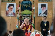Его Святейшество Далай-лама отвечает на вопросы во время встречи в мечети шиитов. Ле, Ладак, штат Джамму и Кашмир, Индия. 27 июля 2016. Фото: Тензин Чойджор (офис ЕСДЛ)