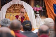 Его Святейшество Далай-лама выступает с речью в монастыре Зангдок Палри во время конференции в честь основателя тибетской письменности Тхонми Самбхоты. Ладак, штат Джамму и Кашмир, Индия. 7 августа 2016 г. Фото: Тензин Чойджор (офис ЕСДЛ)