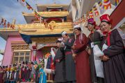 Местные жители ожидают прибытия Его Святейшества Далай-ламы в монастырь Зангдок Палри. Ладак, штат Джамму и Кашмир, Индия. 7 августа 2016 г. Фото: Тензин Чойджор (офис ЕСДЛ)