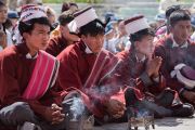 Ученики старшей школы имени Сиддхартхи слушают наставления Его Святейшества Далай-ламы. Сток, Ладак, штат Джамму и Кашмир, Индия. 8 августа 2016 г. Фото: Тензин Чойджор (офис ЕСДЛ)