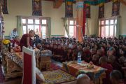 Его Святейшество Далай-лама проводит в монастыре Тикси интерактивную беседу с учащимися более 20 школ Ле, на которую собралось свыше 350 школьников. Ладак, штат Джамму и Кашмир, Индия. 9 августа 2016 г. Фото: Тензин Чойджор (офис ЕСДЛ)