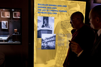 Во Вроцлаве Далай-лама посетил выставку «Прощение и примирение»