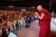 Его Святейшество Далай-лама в начале встречи, на которую собралось более трех с половиной тысяч тибетцев, проживающих в Брюсселе и его окрестностях. Брюссель, Бельгия. 11 сентября 2016 г. Фото: Оливье Адам