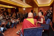 Его Святейшество Далай-лама во время встречи с корреспондентами французских новостных агентств. Париж, Франция. 13 сентября 2016 г. Фото: Оливье Адам