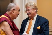 Его Святейшество Далай-лама общается с Элмаром Броком, председателем комитета по международным делам Европейского парламента. Страсбург, Франция. 15 сентября 2016 г. Фото: Оливье Адам