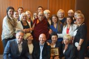 Его Святейшество Далай-лама во время встречи с польскими парламентариями из группы поддержки Тибета. Вроцлав, Польша. 19 сентября 2016 г. Фото: Джереми Рассел (офис ЕСДЛ)